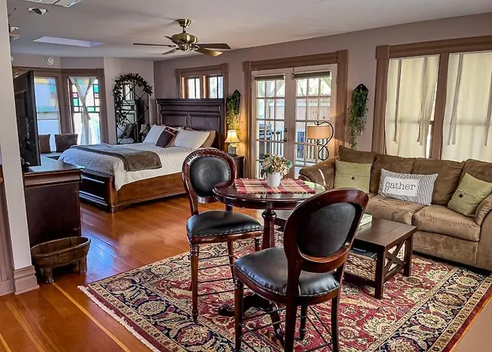 California Cottage: Downtown