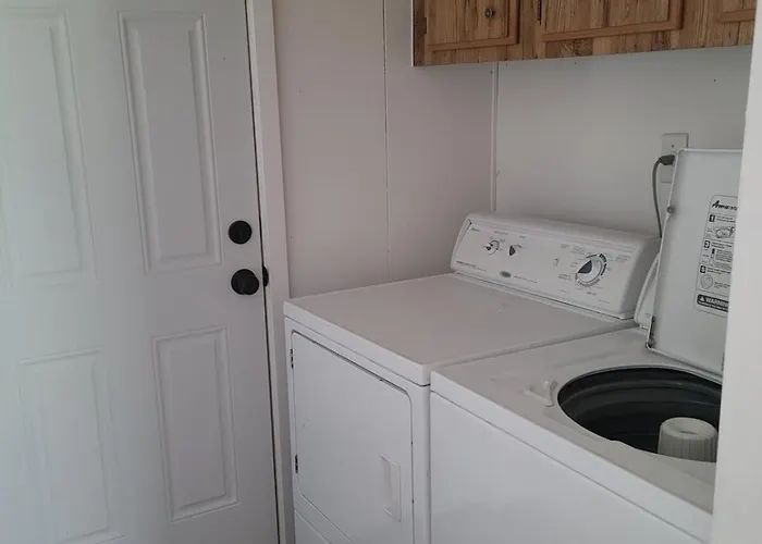 Cute 2 Bedroom Home In The Country